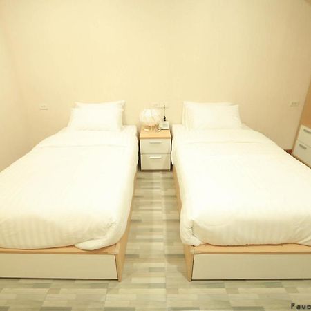 Favori Hostel Bangkok Surawong Экстерьер фото