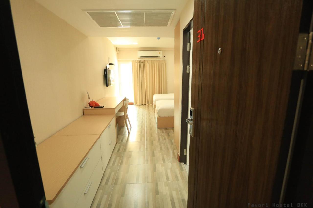 Favori Hostel Bangkok Surawong Экстерьер фото