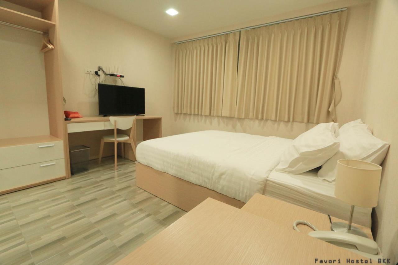 Favori Hostel Bangkok Surawong Экстерьер фото