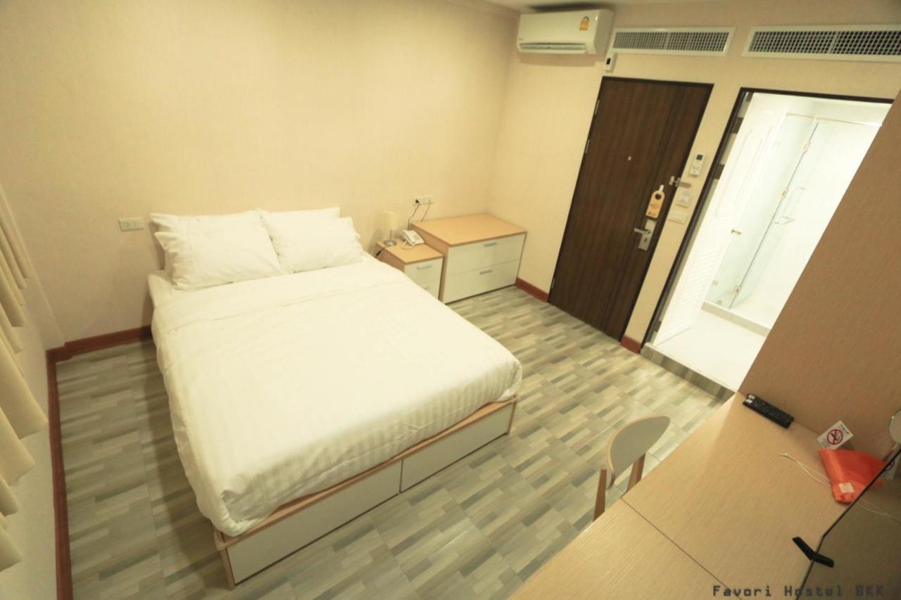 Favori Hostel Bangkok Surawong Экстерьер фото