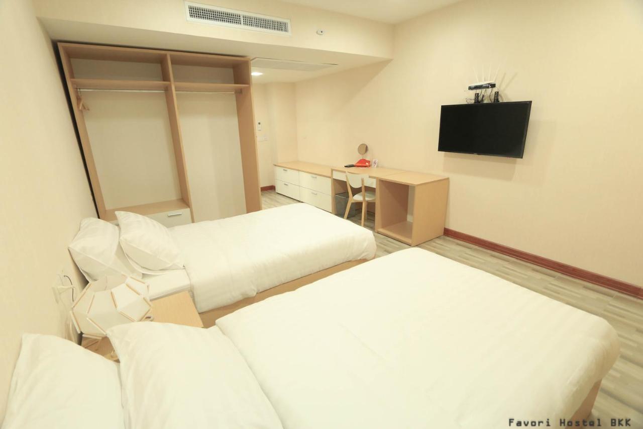 Favori Hostel Bangkok Surawong Экстерьер фото
