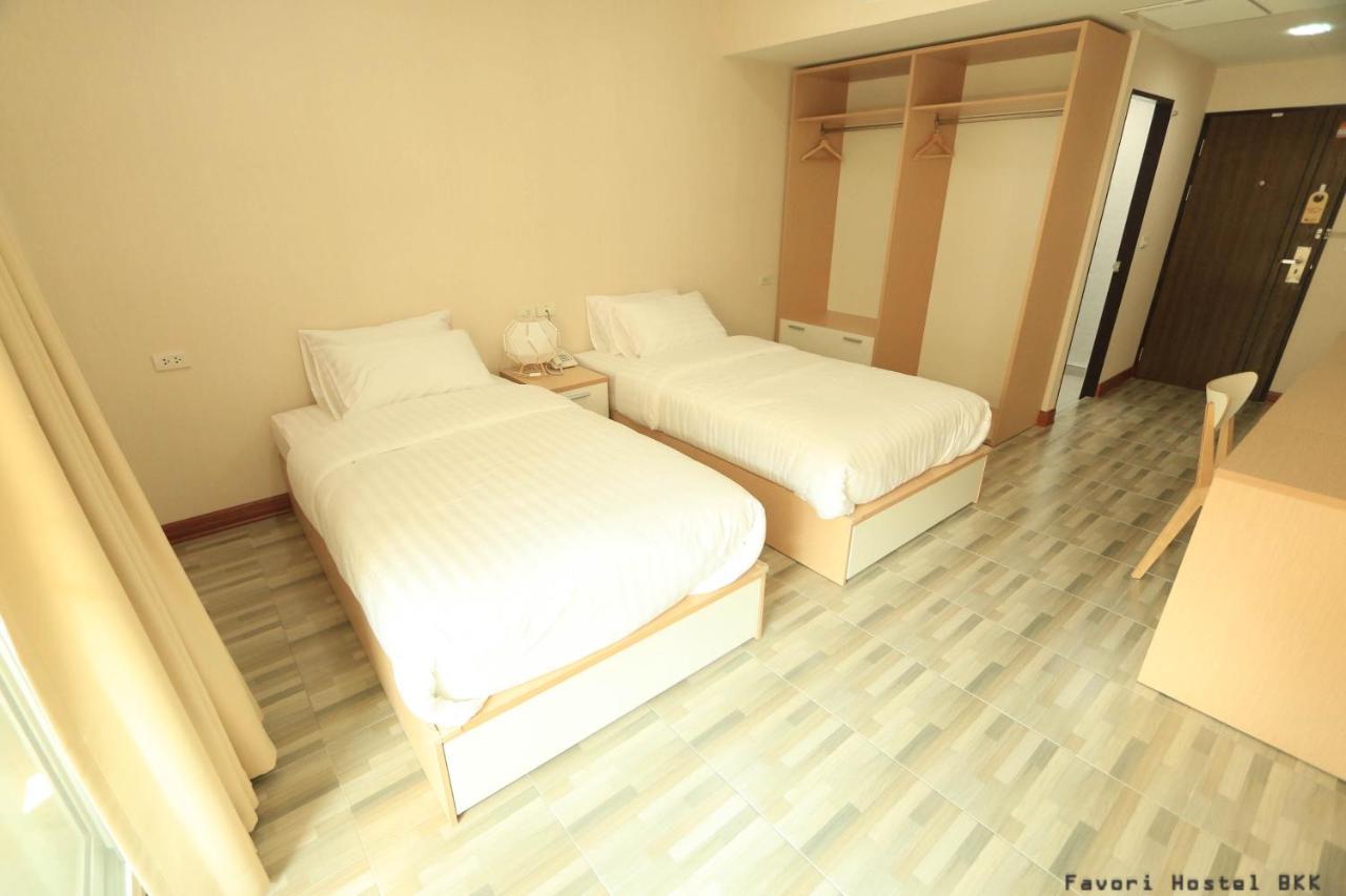 Favori Hostel Bangkok Surawong Экстерьер фото