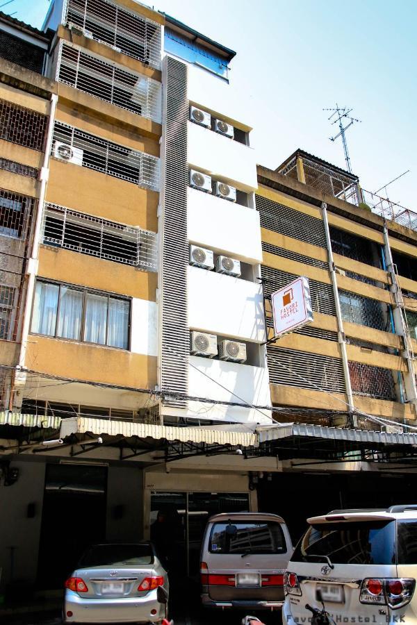 Favori Hostel Bangkok Surawong Экстерьер фото